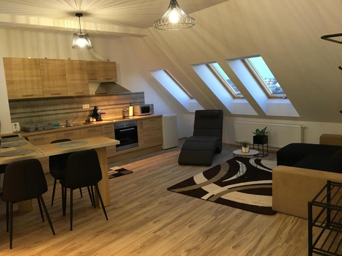 Queen Apartman Debrecen Eksteriør bilde
